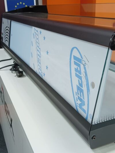 Cierre trasero con puerta corredera plexi para vitrina NEUTRA TRIPLE 18